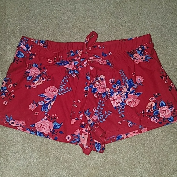 Shorts - Picture 2 of 3